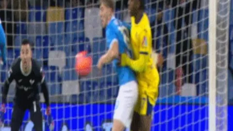 丹尼尔-马尔蒂尼场上表现：24次触球12次抢断，得分6.5分